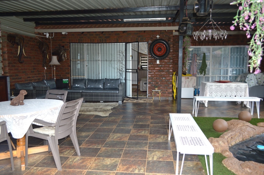 6 Bedroom Property for Sale in Doringkruin North West